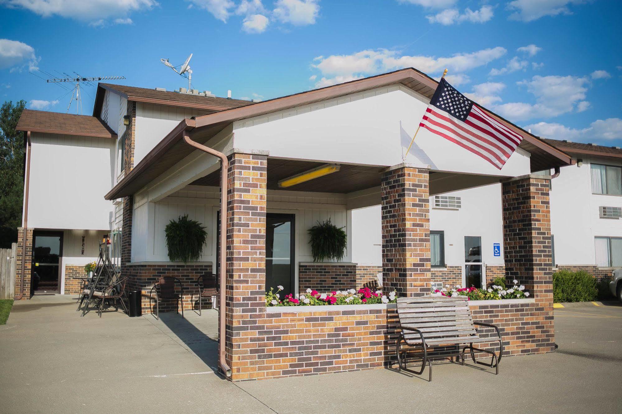 Covered Bridge Inn Winterset Екстериор снимка